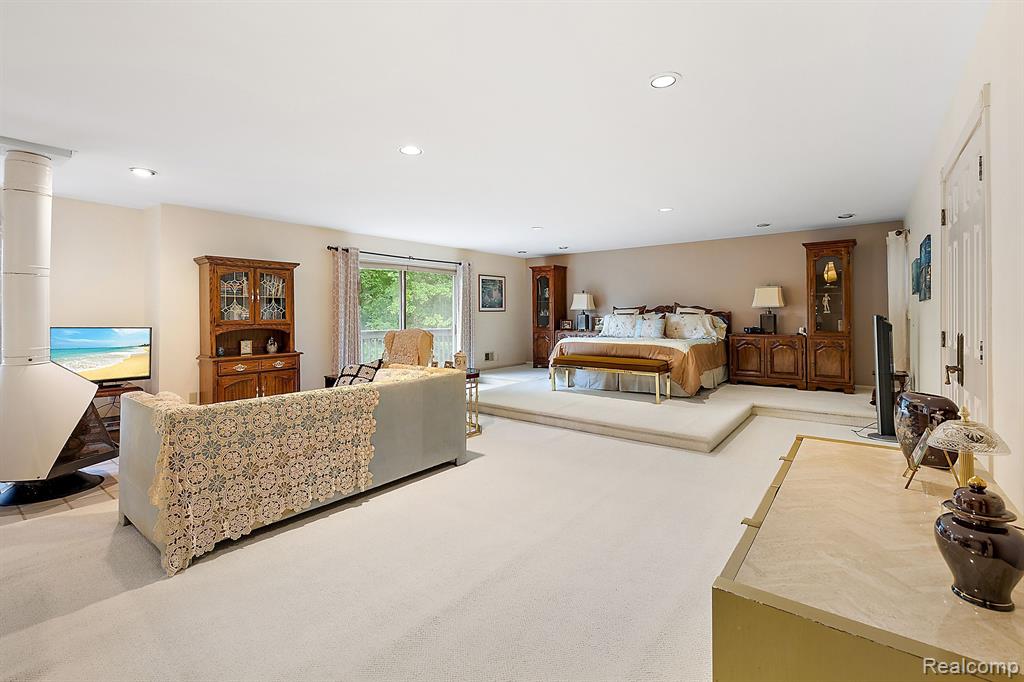 4670 Cove Road West Bloomfield, MI 48323 - Photo 17 of 37
