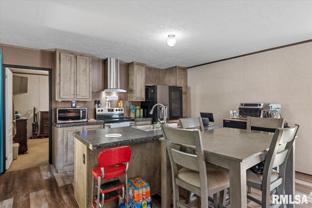 421 West Monroe Street Girard, IL 62640 - Photo 8 of 36