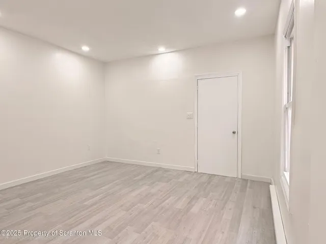 $1,300 | 210-212 Center Avenue, Plymouth, PA 18651