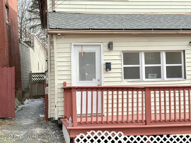 $1,300 | 210-212 Center Avenue, Plymouth, PA 18651