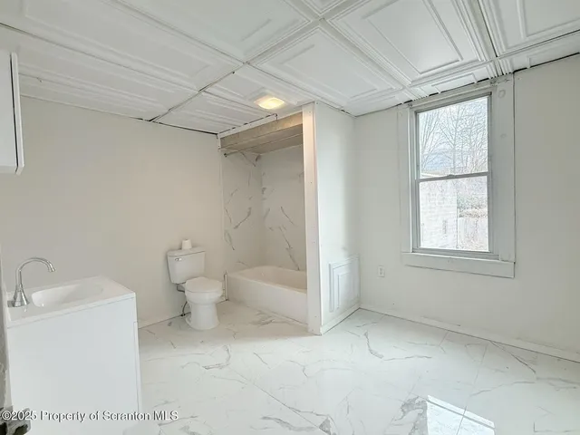 $1,300 | 210-212 Center Avenue, Plymouth, PA 18651