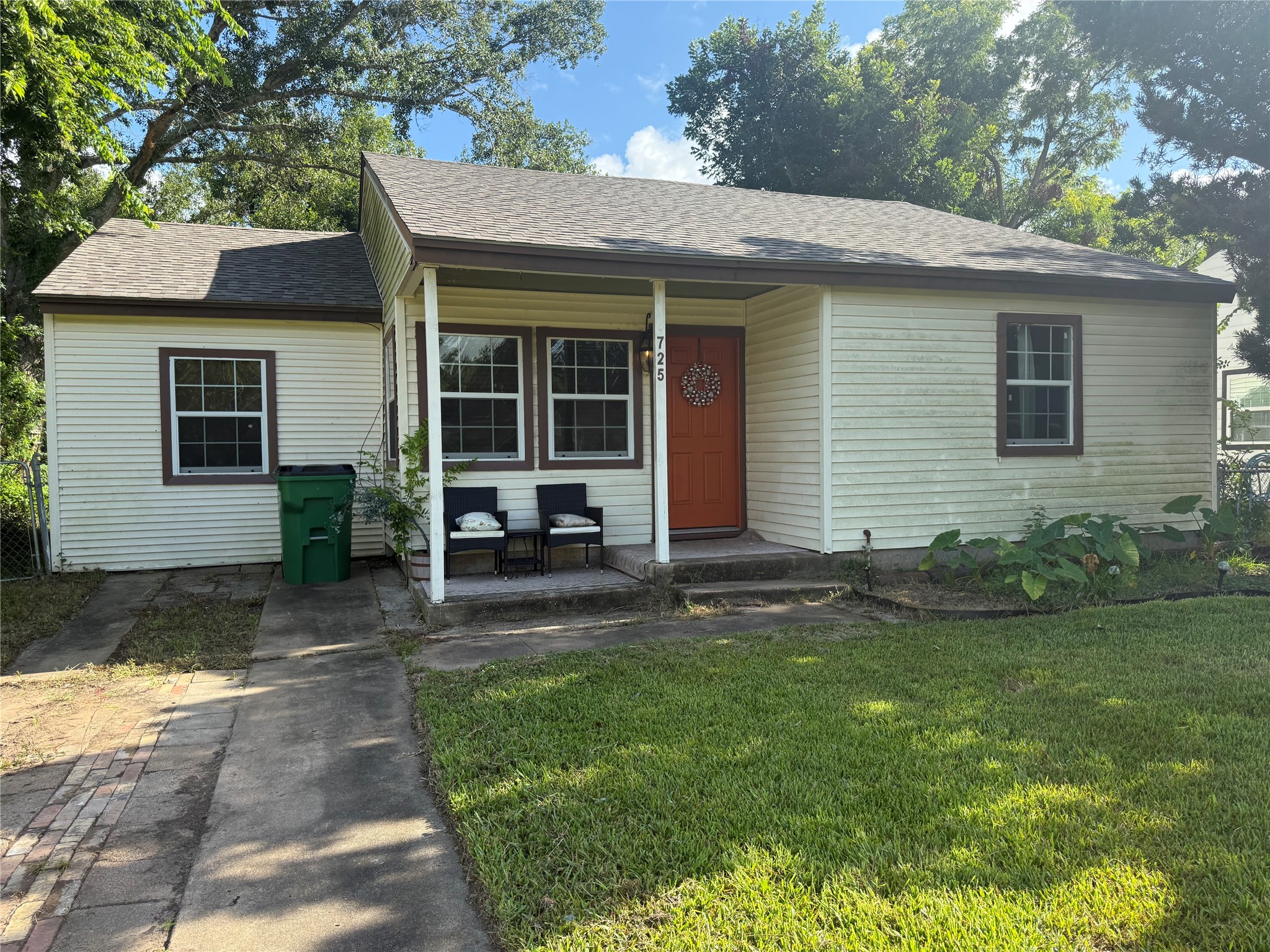 725 Kyle Angleton, TX 77515 - Photo 1 of 13