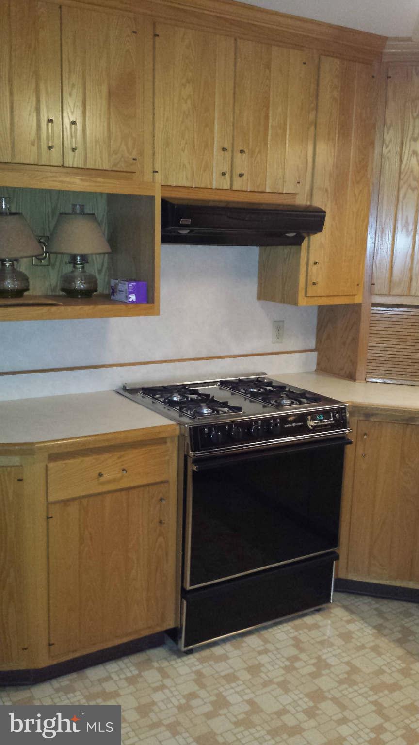 1514 Cavel Road Baltimore, MD 21237 - Photo 12 of 25 Natural gas cooking