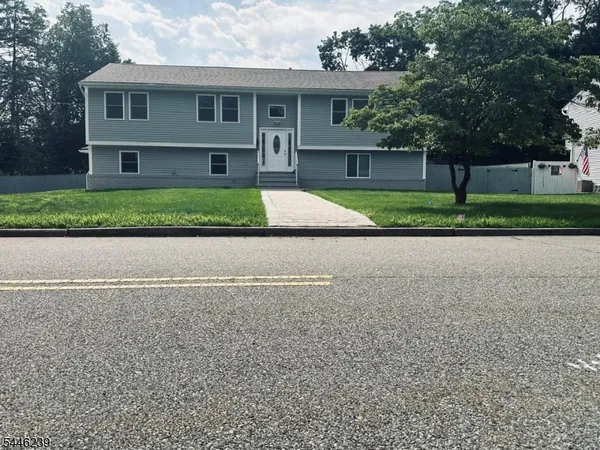 $4,500 | 2 Hastings Road, Morris Plains, NJ 07950
