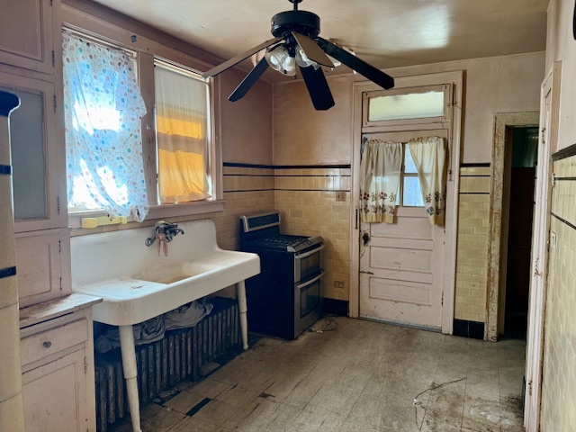 8242 South Rhodes Avenue Chicago, IL 60619 - Photo 10 of 25 Gallery Image 10
