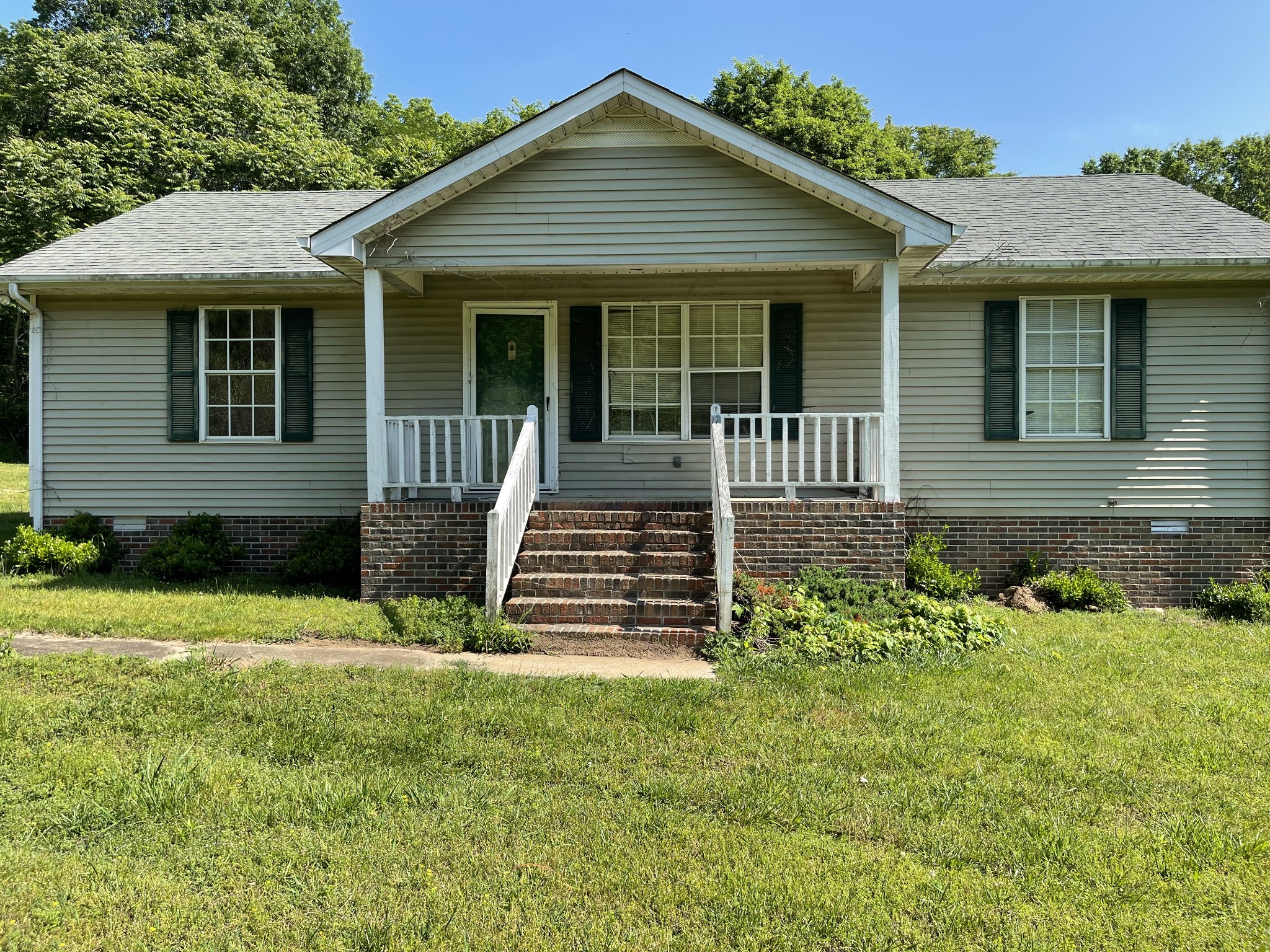 232 Old Walls Road Pulaski, TN 38478 - Photo 2 of 22 a front view of a house with garden