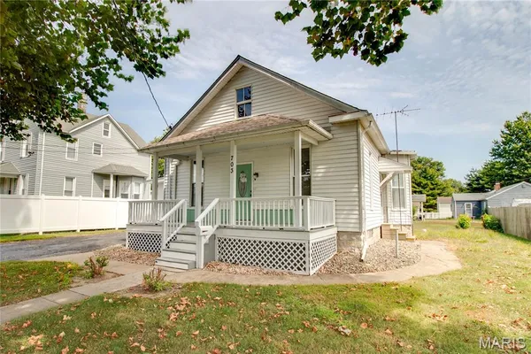 $139,900 | 703 Harrison Street, Jerseyville, IL 62052
