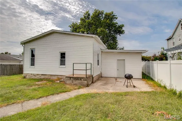 $139,900 | 703 Harrison Street, Jerseyville, IL 62052