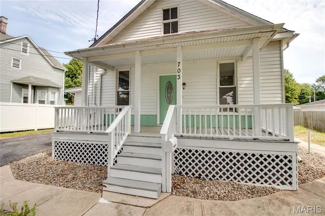 $139,900 | 703 Harrison Street, Jerseyville, IL 62052