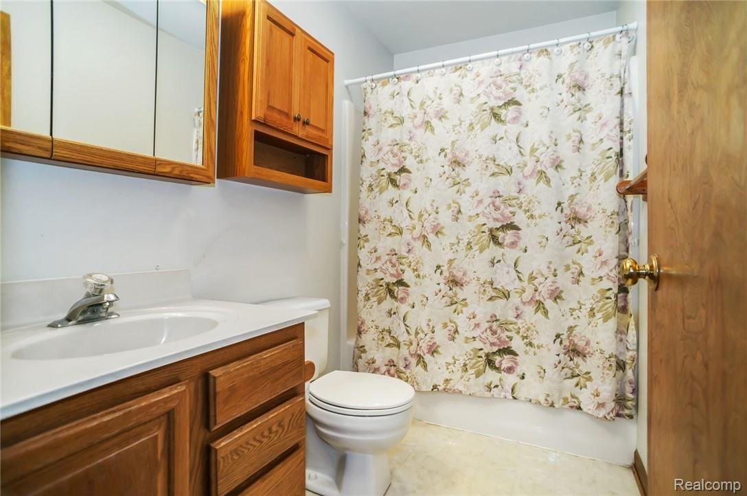 9051 Antcliff Road Howell, MI 48855 - Photo 12 of 26 15.jpg