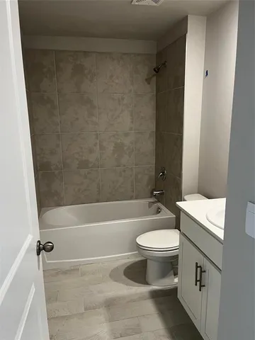 $2,200 | 2807 34th Street West, Lehigh Acres, FL 33971