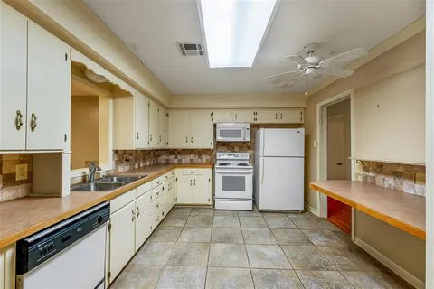 $165,000 | 444 Arlington Drive, Lake Charles, LA 70605