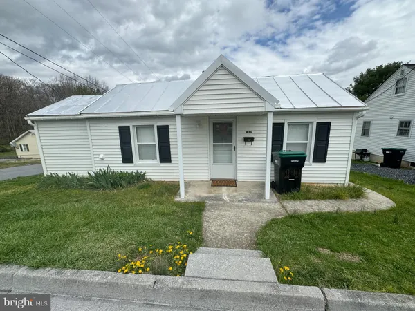 $1,495 | 430 West High Street, Woodstock, VA 22664