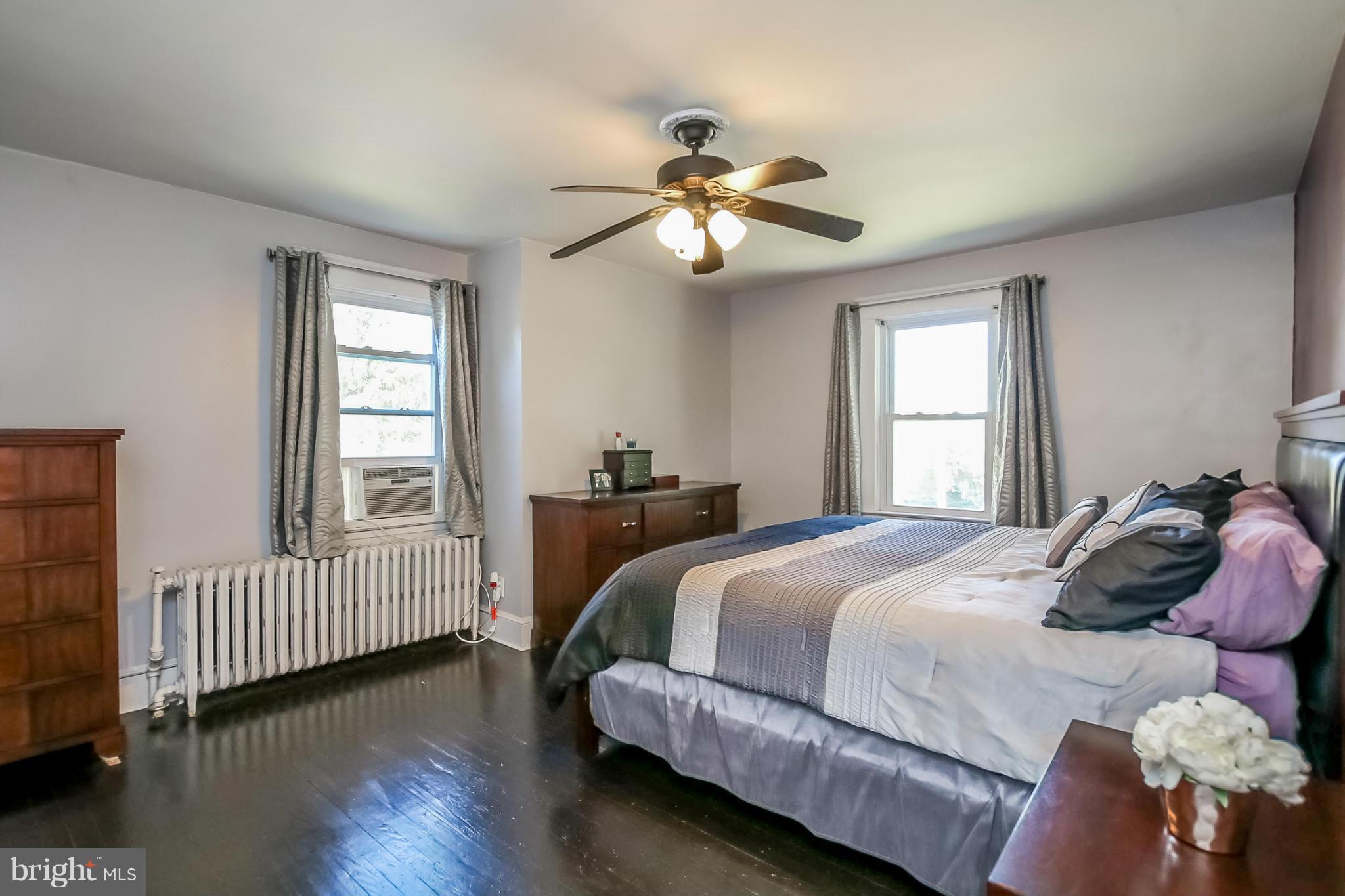 814 Dorchester Road Baltimore, MD 21229 - Photo 16 of 30 a bedroom with a bed and a window