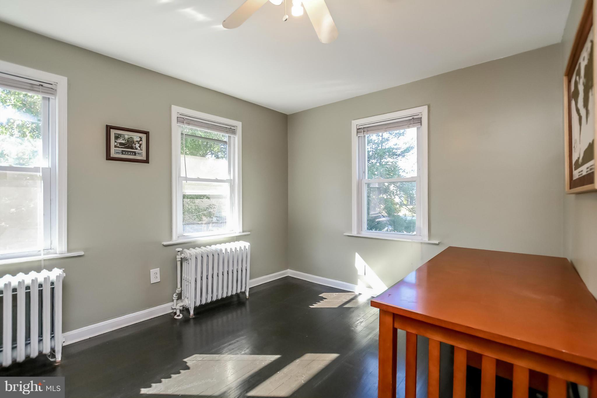 814 Dorchester Road Baltimore, MD 21229 - Photo 18 of 30 a bedroom with a bed and a window
