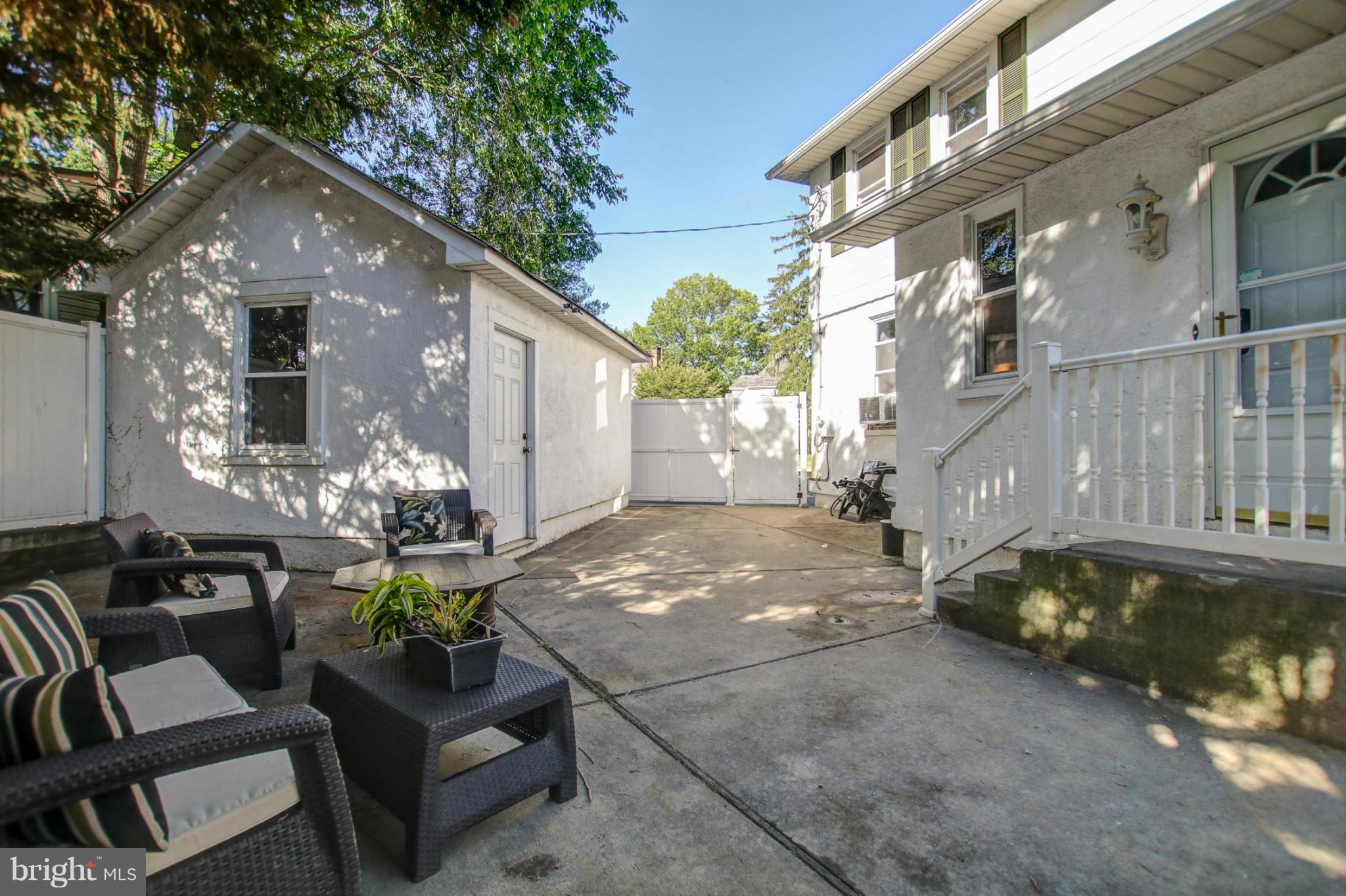 814 Dorchester Road Baltimore, MD 21229 - Photo 26 of 30 a backyard of a house with outdoor seating