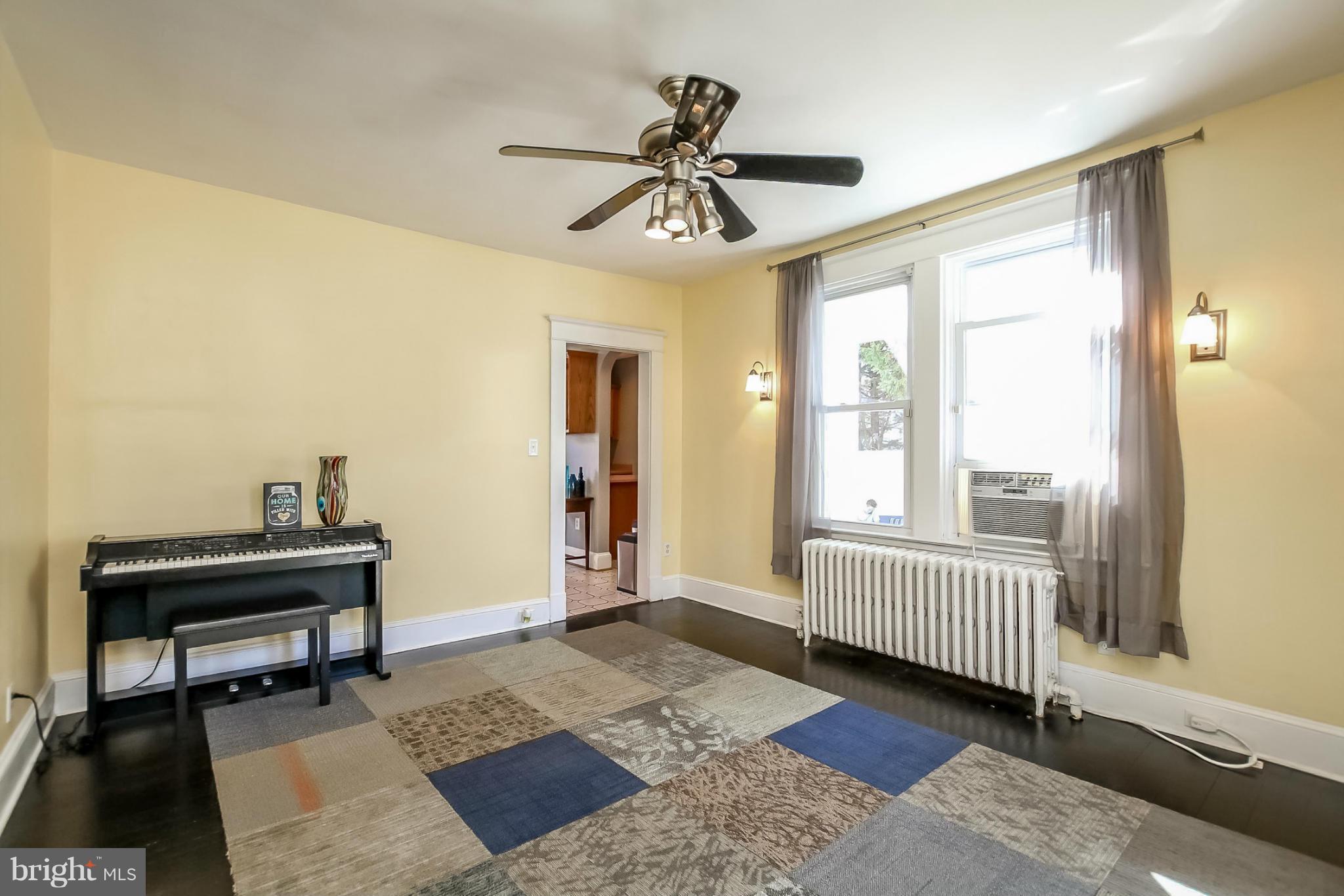 814 Dorchester Road Baltimore, MD 21229 - Photo 8 of 30 a view of an entryway with a workspace