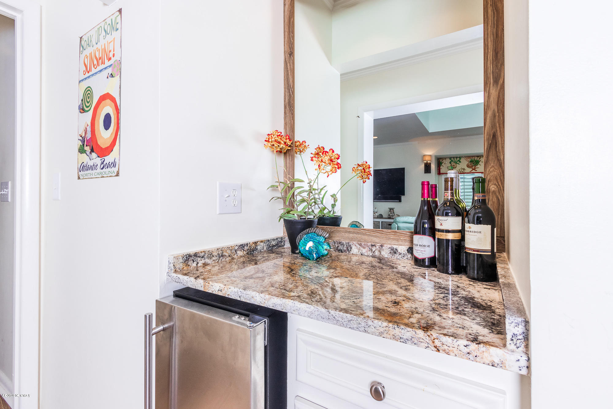 2402 West Fort Macon Road, Unit 306G Atlantic Beach, NC 28512 - Photo 12 of 39 Bar area