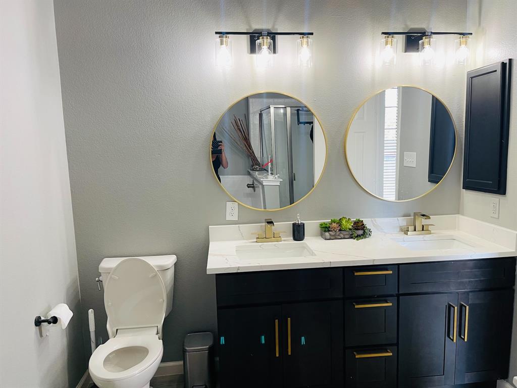 516 Angela Lane Euless, TX 76039 - Photo 19 of 39 Full bath featuring a sink and a textured wall