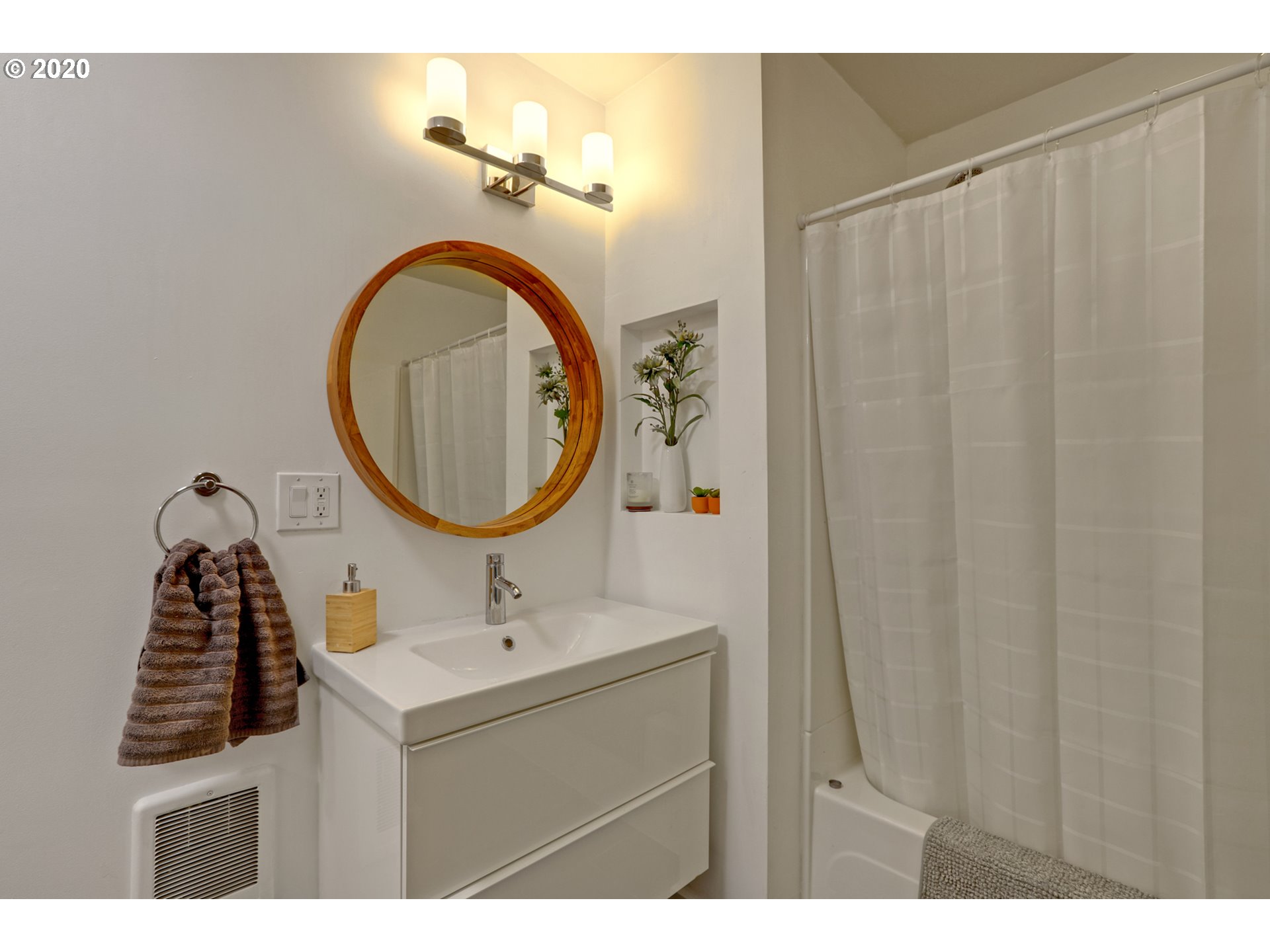8020 Southwest Ruby Terrace Portland, OR 97219 - Photo 14 of 24 Gallery Image 14