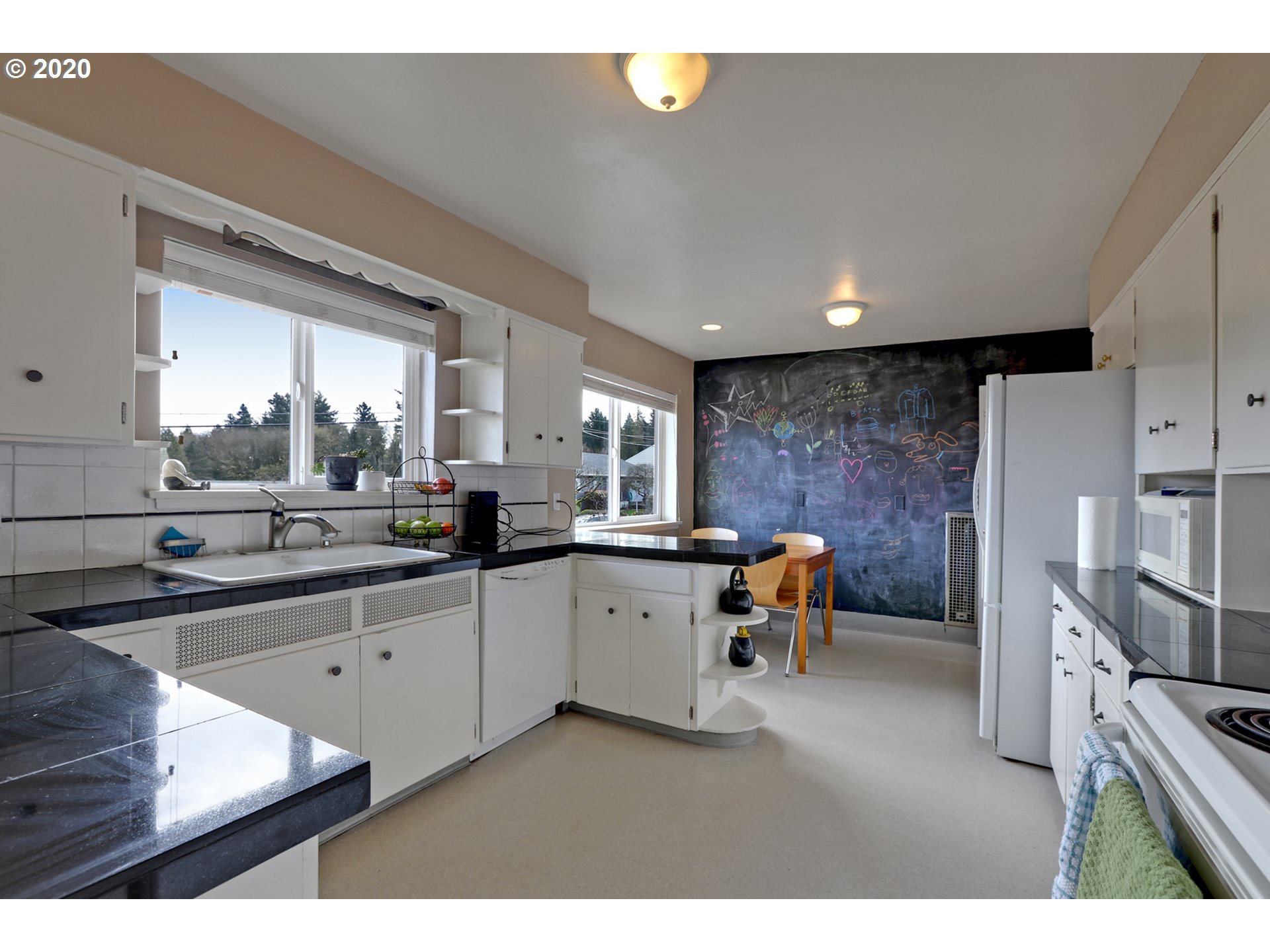 8020 Southwest Ruby Terrace Portland, OR 97219 - Photo 9 of 24 Gallery Image 9