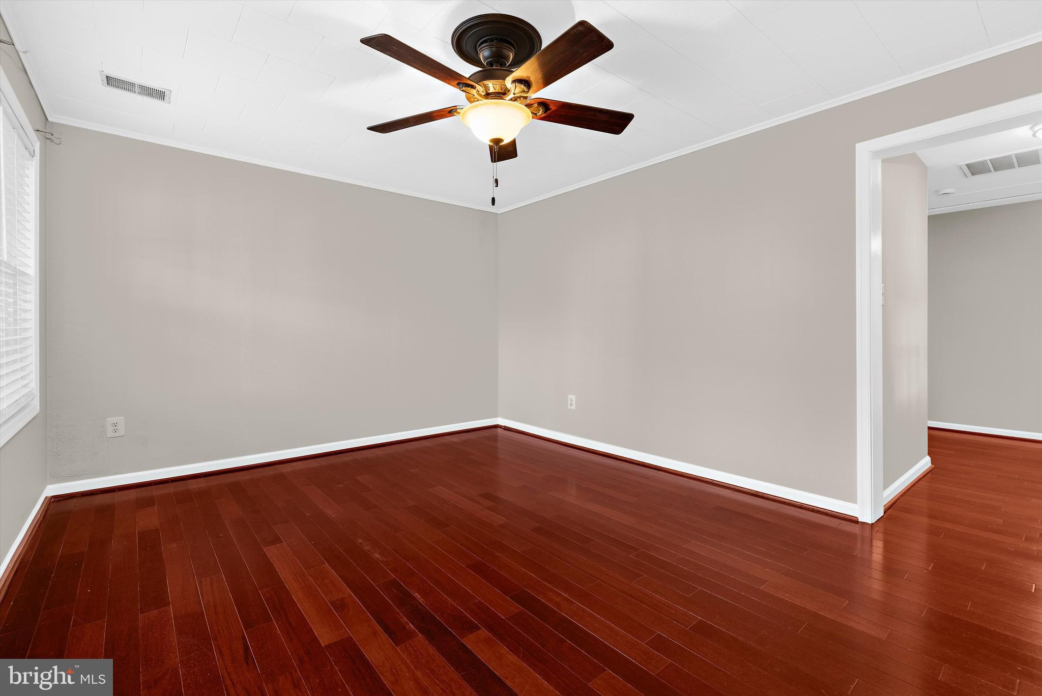 333 Magothy Beach Road Pasadena, MD 21122 - Photo 6 of 51 Living Room without furniture