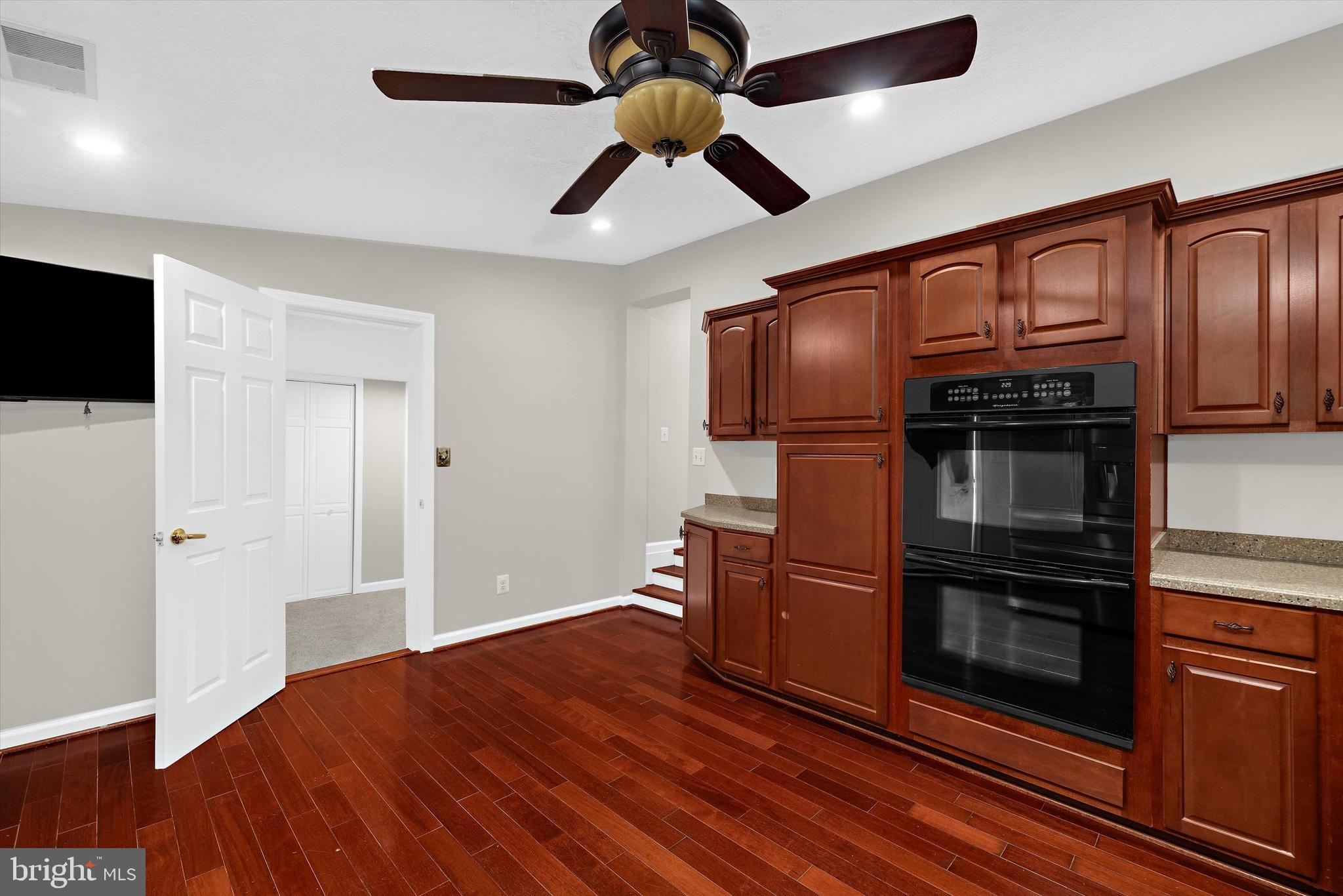 333 Magothy Beach Road Pasadena, MD 21122 - Photo 10 of 51