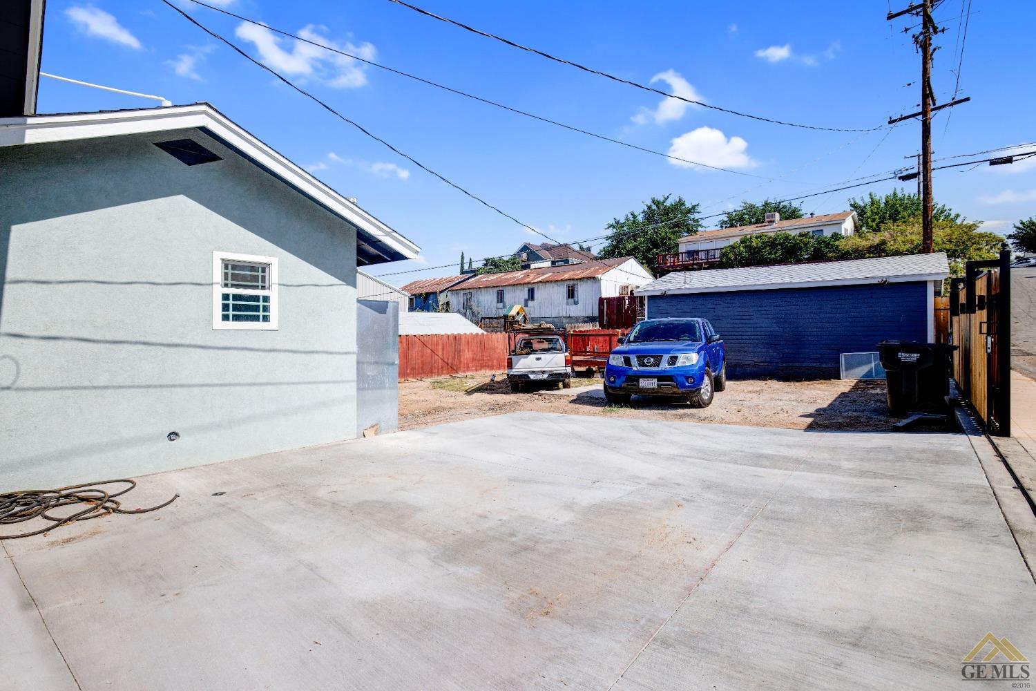Undisclosed Address Taft, CA 93268 - Photo 22 of 24 a car parked in front of house