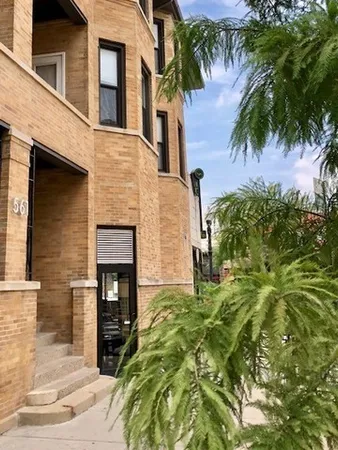 $3,800 | 561 West Briar Place, Unit 206, Chicago, IL 60657