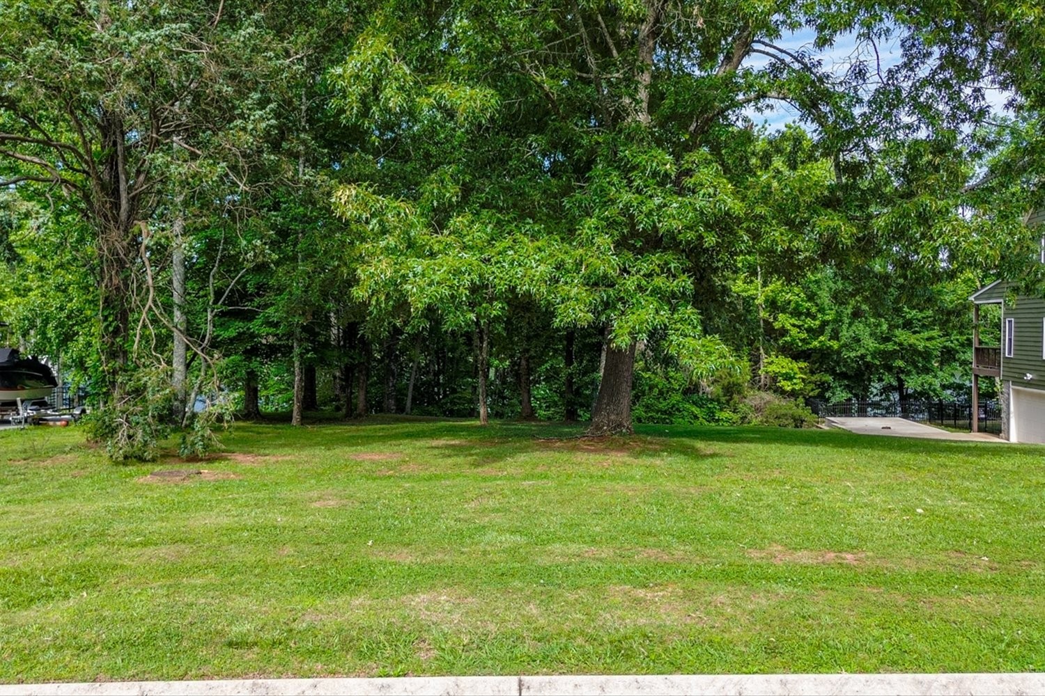 6 Cypress Point Drive Winchester, TN 37398 - Photo 12 of 58 a backyard of a house