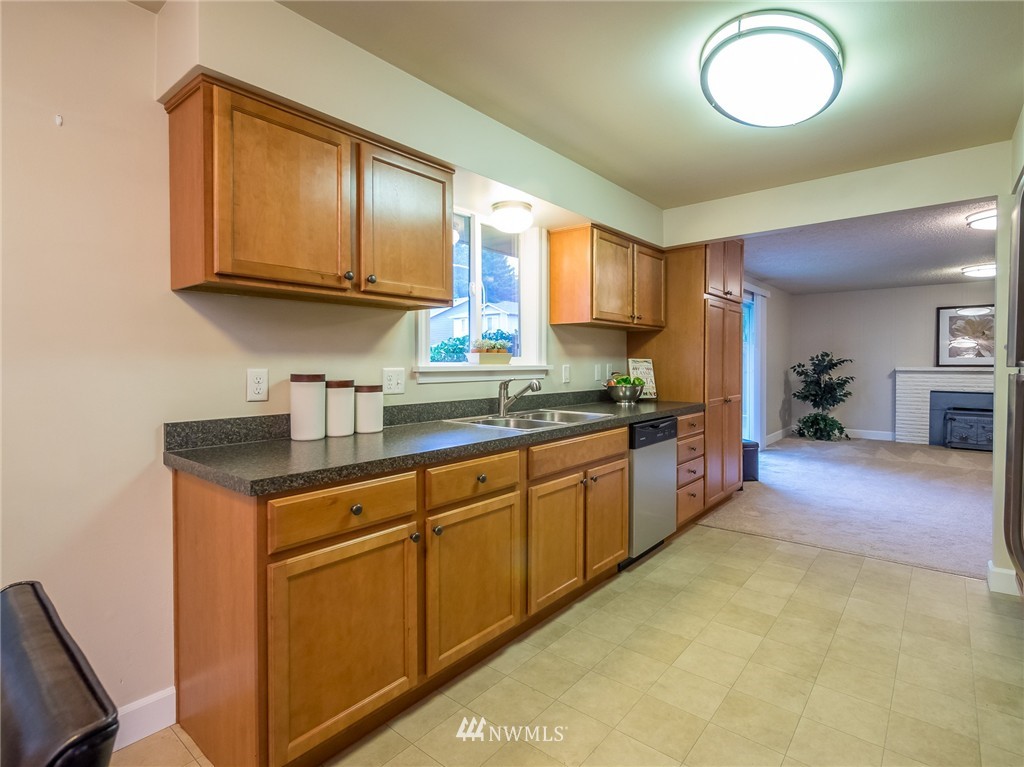 2624 Northeast 24th Street Renton, WA 98056 - Photo 12 of 22 Gallery Image 12