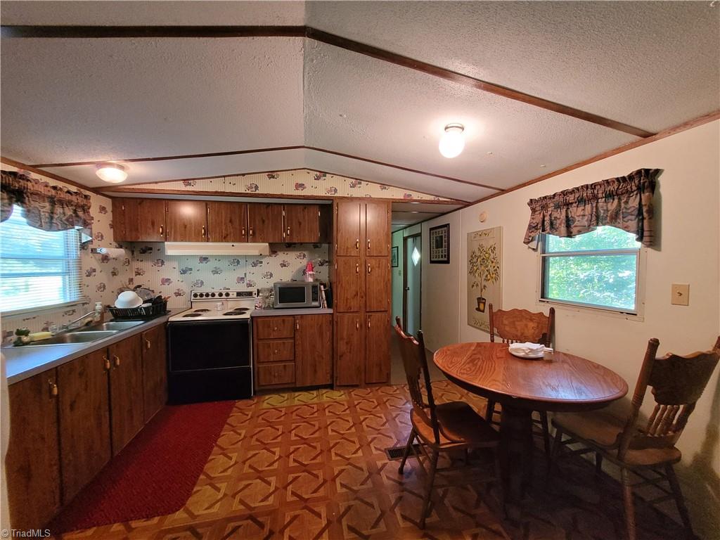 3237 Mountain View Road Glade Valley, NC 28627 - Photo 8 of 16