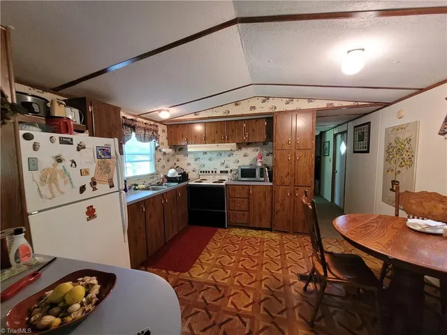 $78,000 | 3237 Mountain View Road, Glade Valley, NC 28627