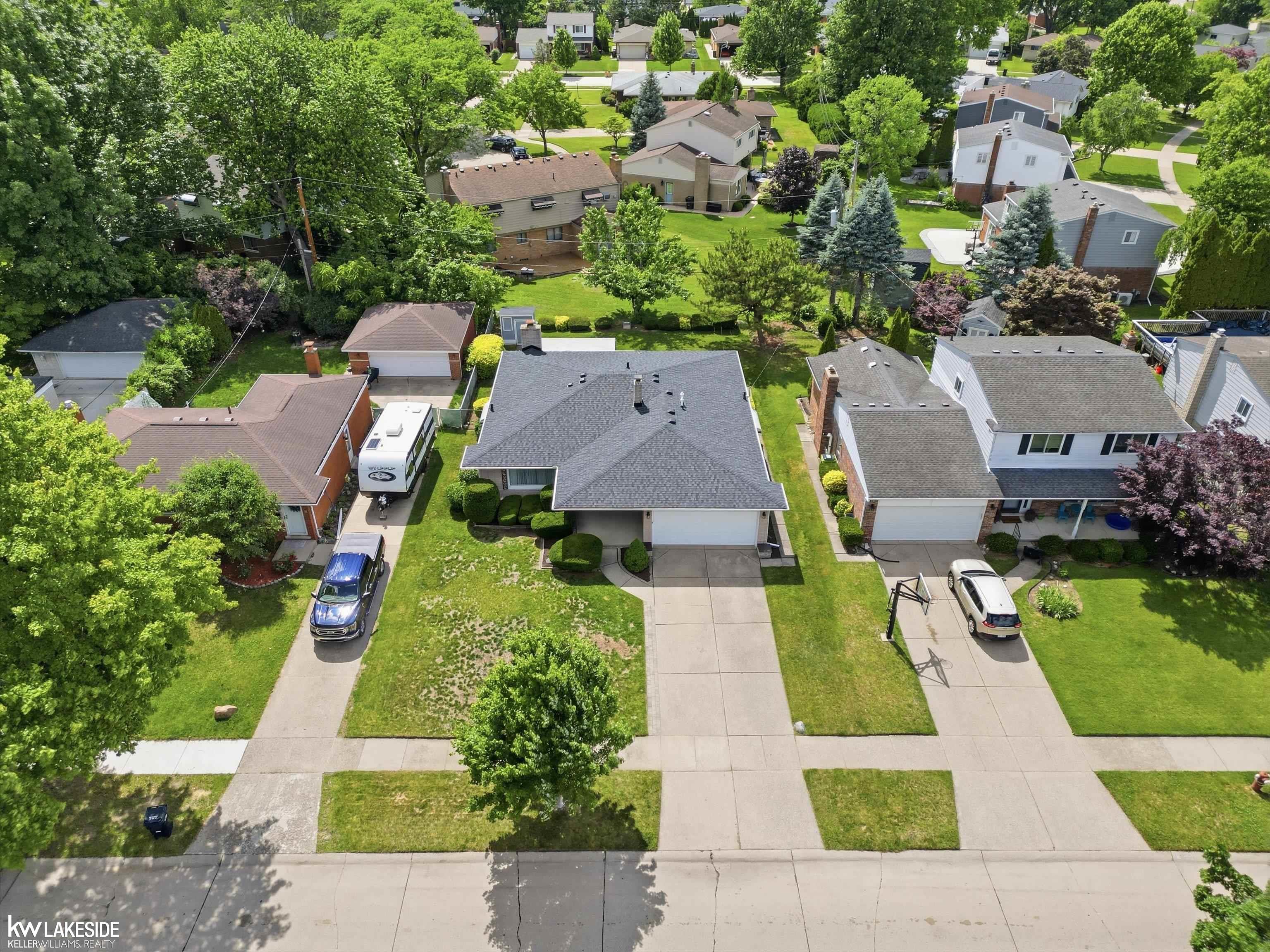 34265 Greentrees Road Sterling Heights, MI 48312 - Photo 4 of 41