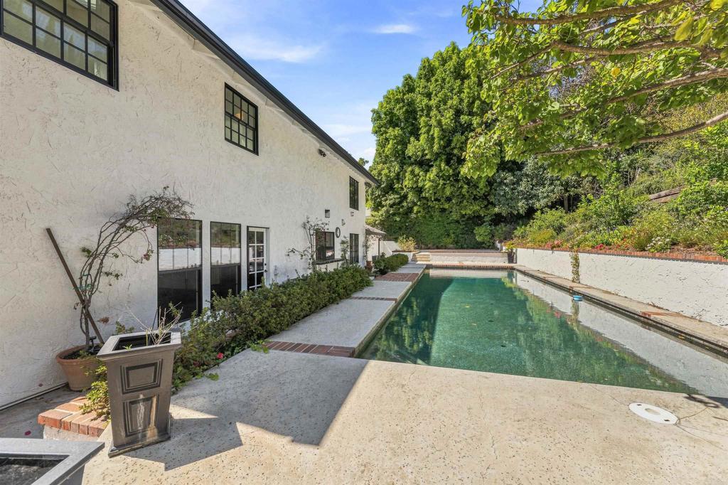 1060 Chantilly Road Los Angeles, CA 90077 - Photo 70 of 72 Gallery Image 70