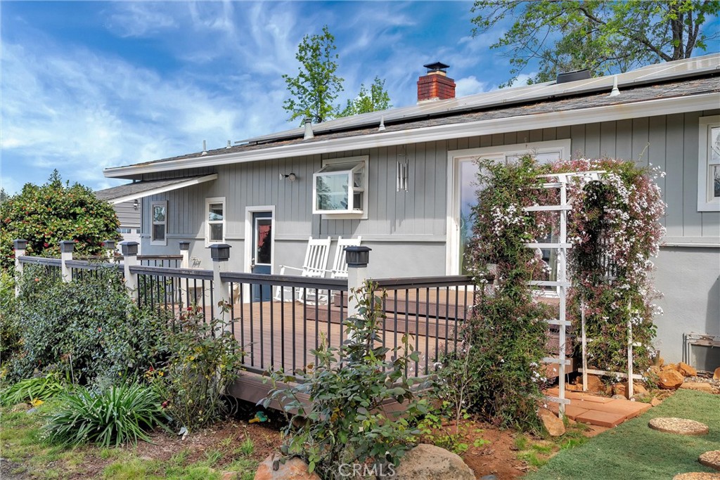 5805 Gradley Lane Paradise, CA 95969 - Photo 18 of 31 a front view of a house with garden