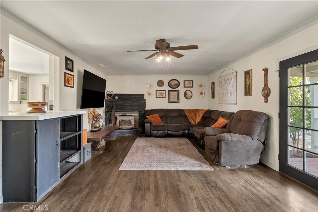 5805 Gradley Lane Paradise, CA 95969 - Photo 4 of 31 a living room with furniture and a flat screen tv
