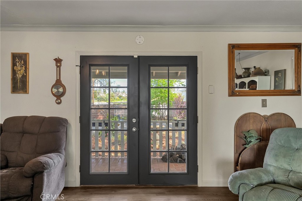 5805 Gradley Lane Paradise, CA 95969 - Photo 6 of 31 a living room with furniture and a window