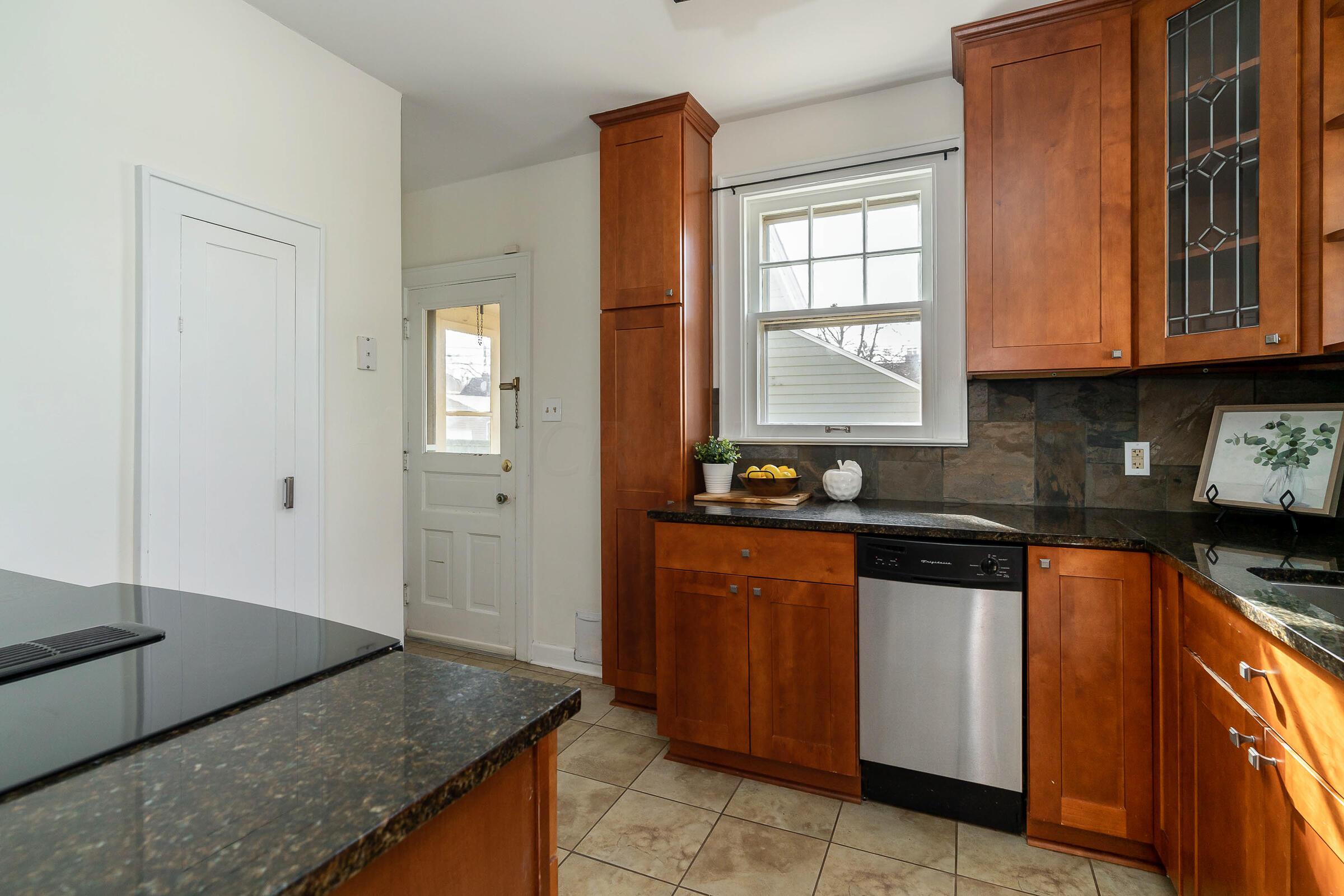 519 East Tulane Road Columbus, OH 43202 - Photo 15 of 38 Enjoy granite counters & ceramic tile flooring