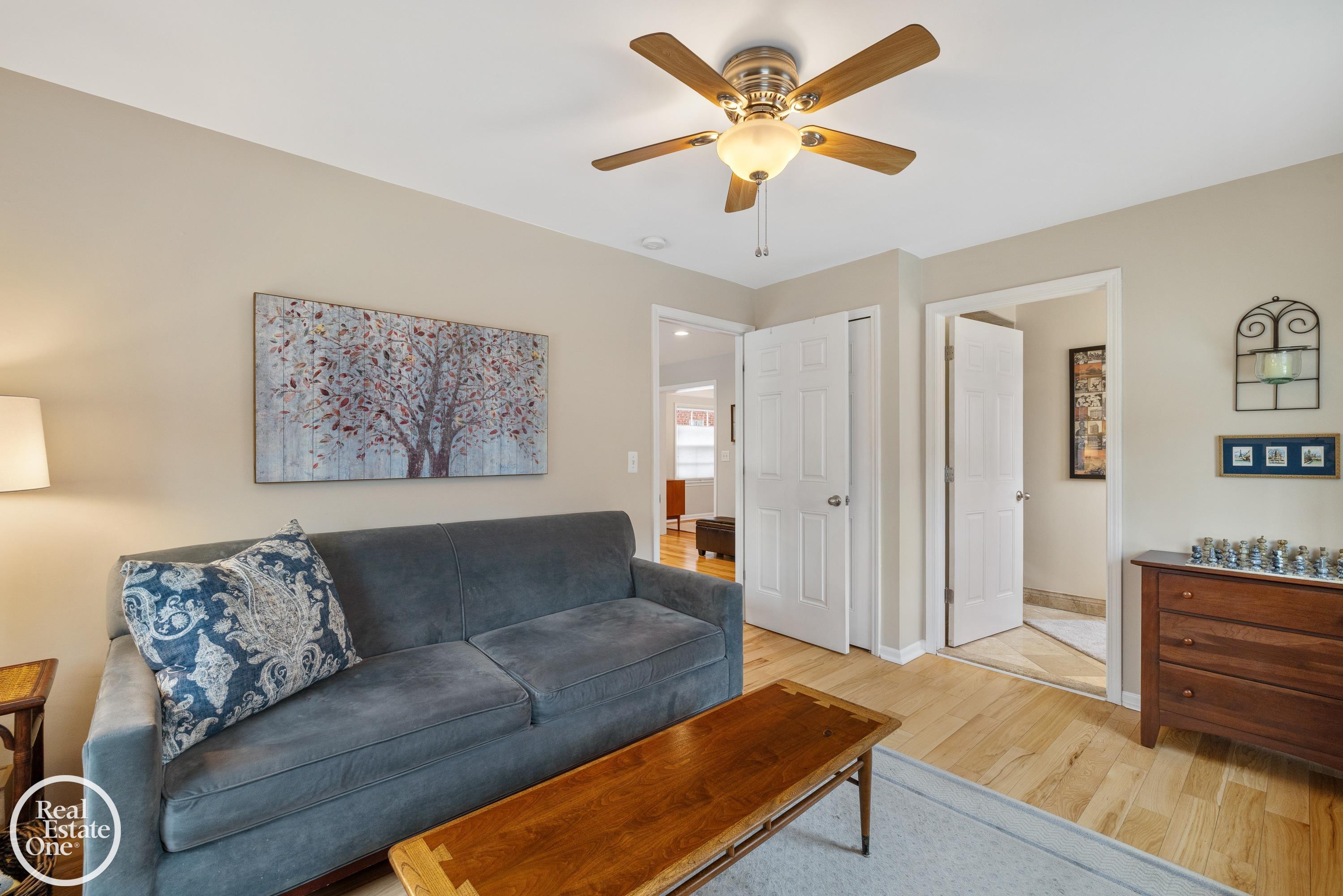 1623 Severn Road Grosse Pointe, MI 48236 - Photo 29 of 68 50202314-297cfed7-49ac-427a-8fa2-530b4e2dcac5.JPG