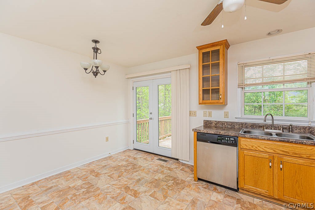 106 Dry Bridge Road Sandston, VA 23150 - Photo 8 of 48 EAT-IN KITHCEN W/ SS APPLIANCES, FRENCH DOOR. CEIL