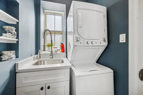 $500,000 | 200 South Maple Avenue, Unit 12, Oak Park, IL 60302