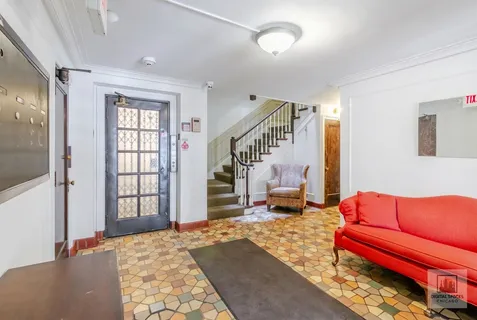 $500,000 | 200 South Maple Avenue, Unit 12, Oak Park, IL 60302