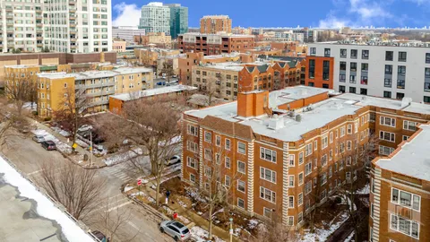 $500,000 | 200 South Maple Avenue, Unit 12, Oak Park, IL 60302