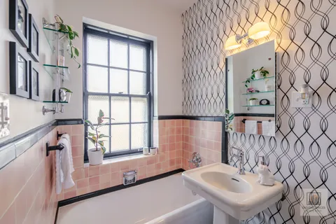 $500,000 | 200 South Maple Avenue, Unit 12, Oak Park, IL 60302