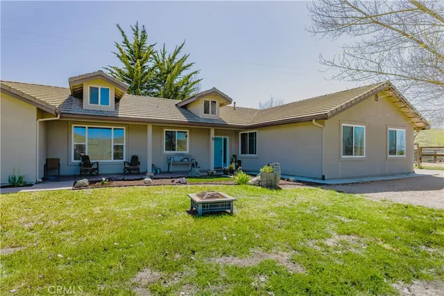 a view of a house with swimming pool and sitting area