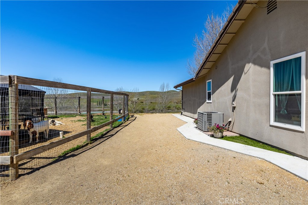 76870 Barker Road San Miguel, CA 93451 - Photo 55 of 66 a view of railway station with sitting area