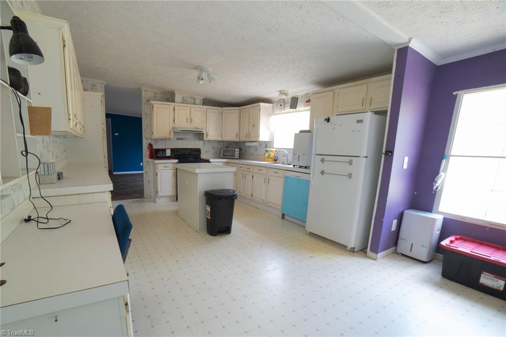6439 Wilkes Yadkin Road Ronda, NC 28670 - Photo 11 of 32 Gallery Image 11