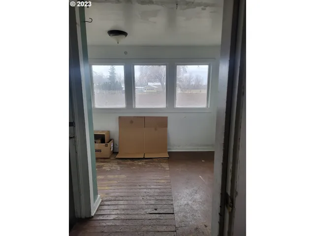 a view of gallery with hallway