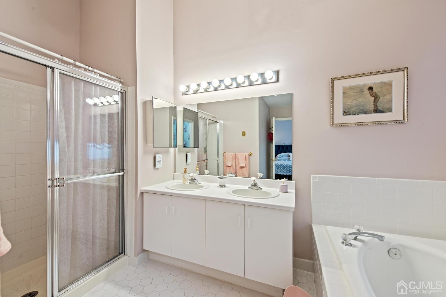 6 Oxford Road Holmdel, NJ 07733 - Photo 21 of 28 Gallery Image 21